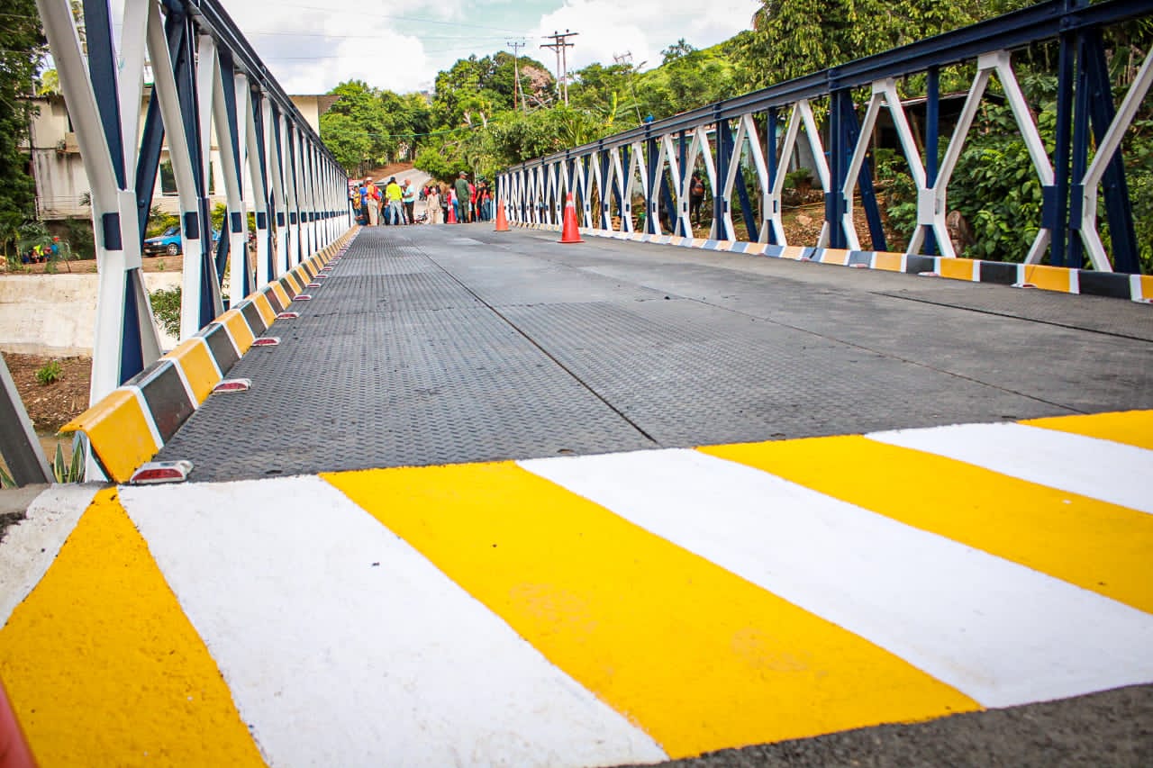 Inauguration du pont Rio Casanay dans la municipalité d'Andrés Mata, État de Sucre