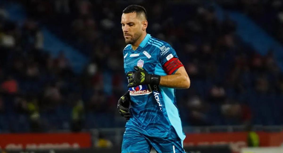 Les fans étaient furieux après "l'adieu froid" de Junior à l'idole uruguayenne "comme un chien"