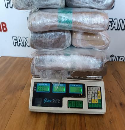 5 prisonniers pour 113 panelas de stupéfiants saisis