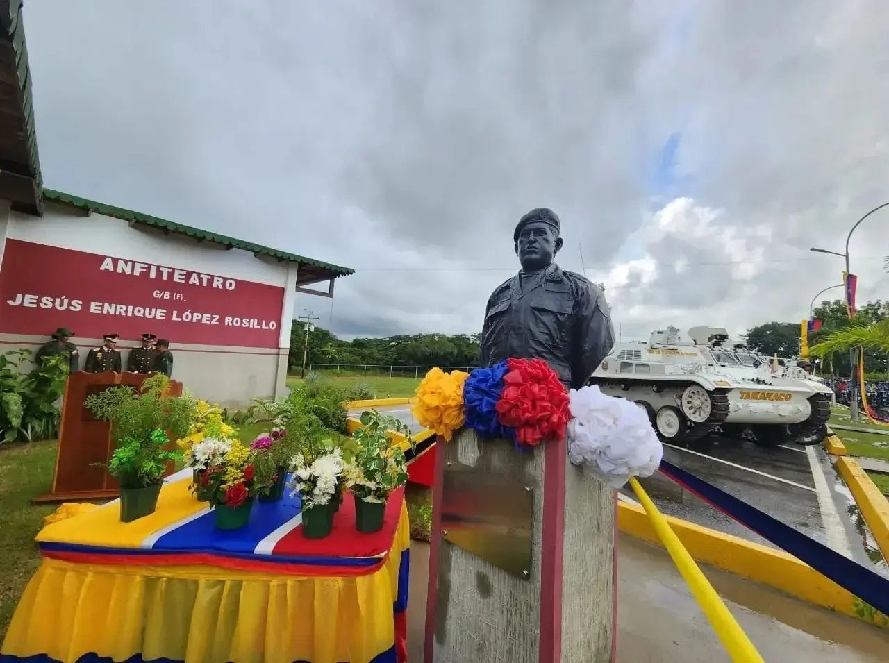 À Cojedes, ils dévoilent un buste de Chávez et inaugurent la place de la Révolution