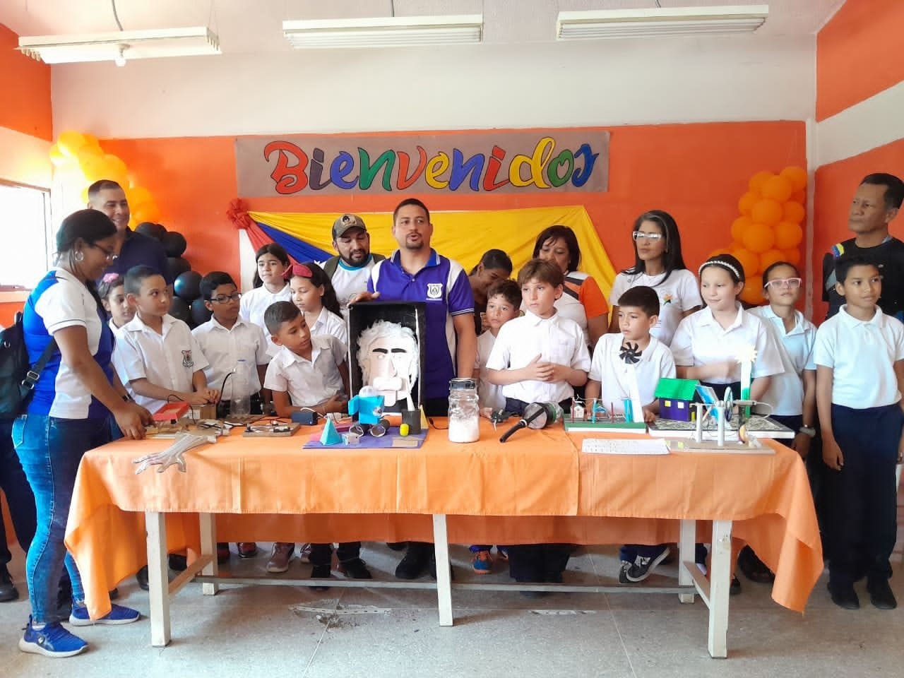 Cojedeños a fait preuve de créativité lors de la réunion des étudiants en robotique