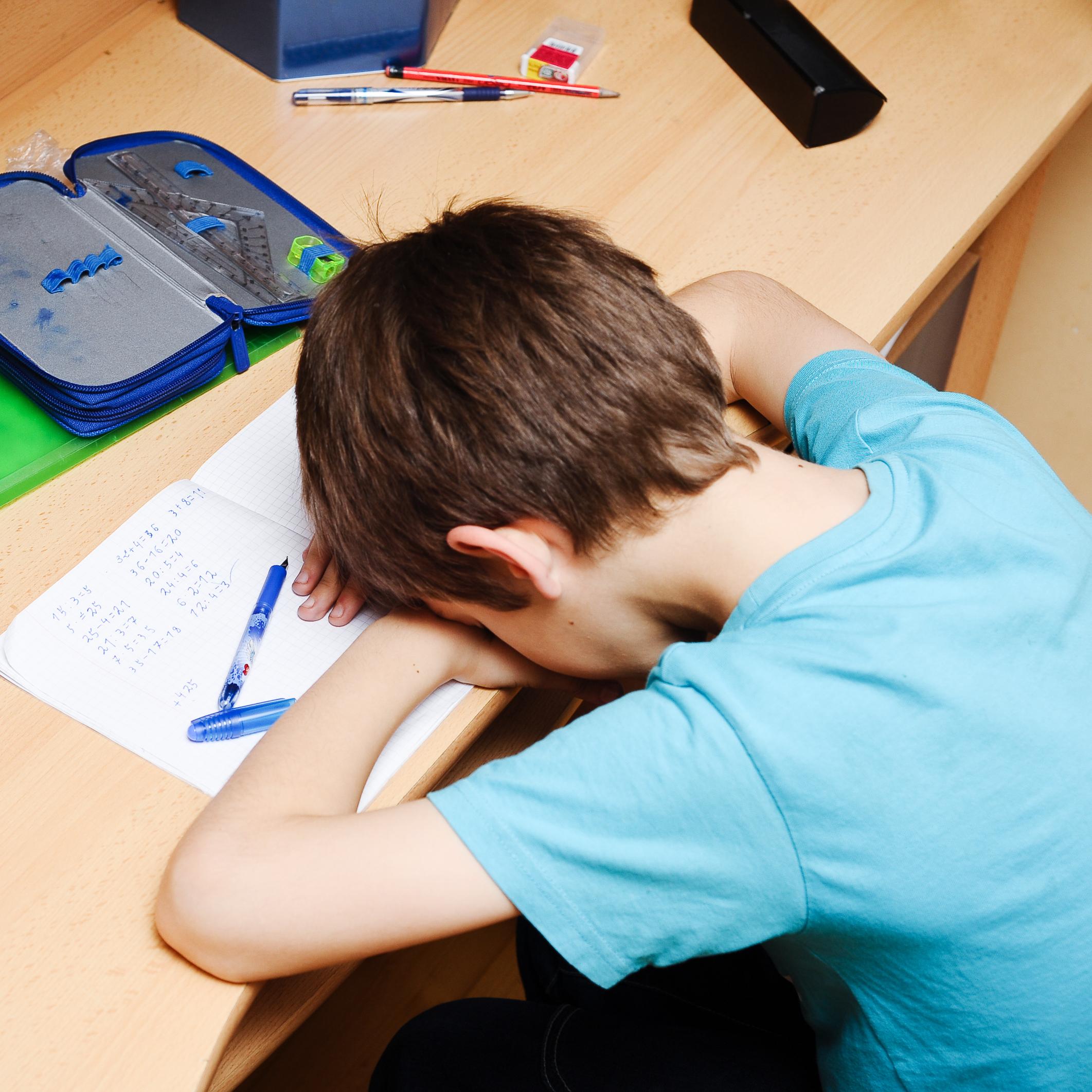 Le trouble déficitaire de l'attention avec hyperactivité affecte le développement social et scolaire