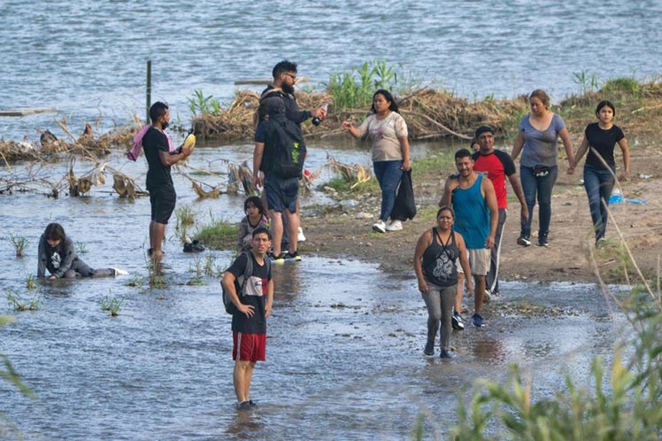 Les États-Unis accorderont l'asile à certains migrants bloqués au Mexique