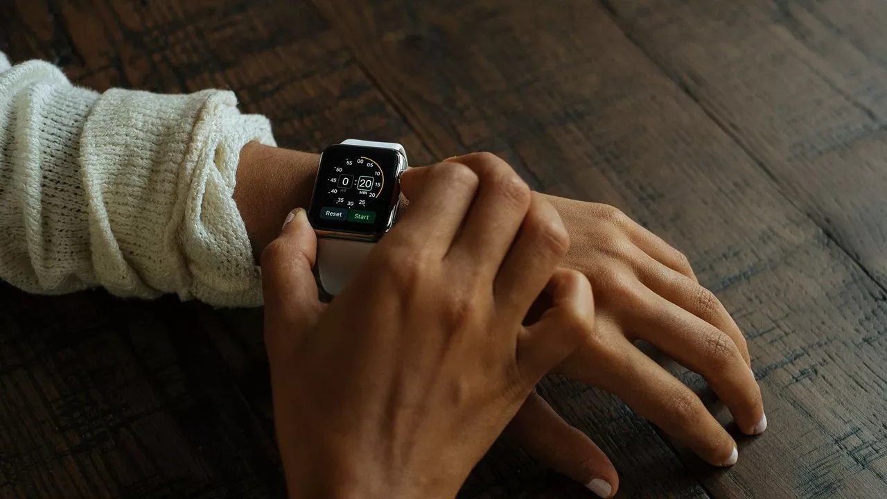 Les montres intelligentes détecteront la maladie de Parkinson avant qu'elle ne soit diagnostiquée