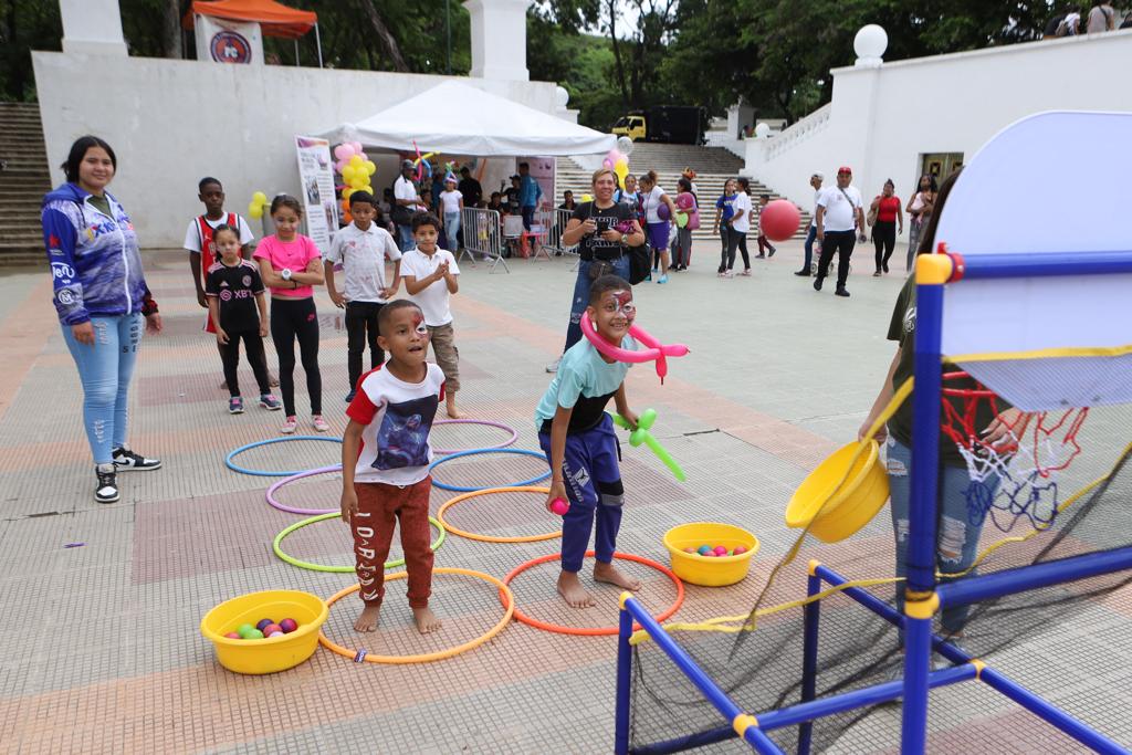 Maduro : La joie des enfants remplit nos maisons de tendresse