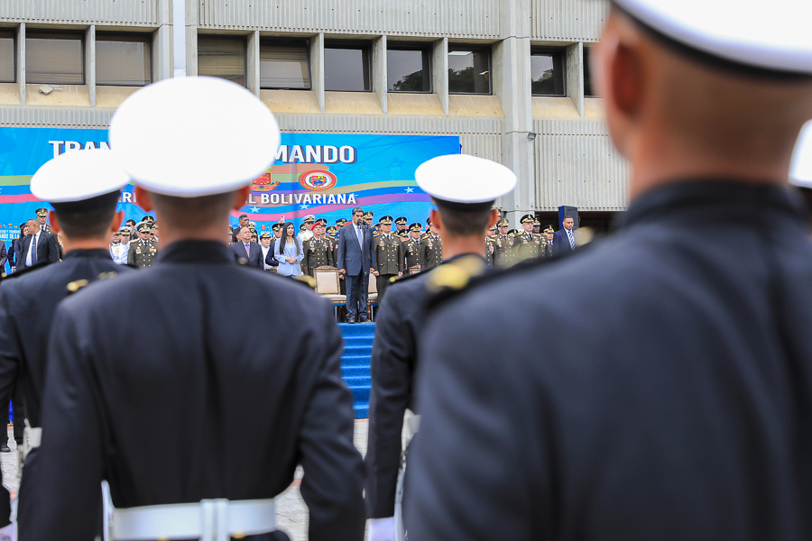 Maduro dirige l'acte de transmission de commandement dans les composantes de la FANB