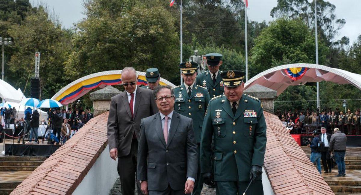 Gustavo Petro célèbre un an de mandat et envoie un message depuis le pont de Boyacá