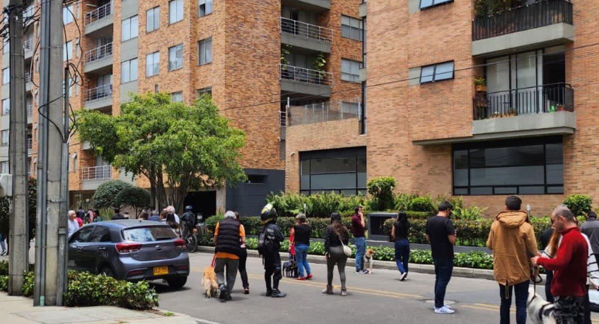 Une femme est décédée après avoir sauté d'un septième étage au milieu de la forte secousse qui a secoué Bogotá