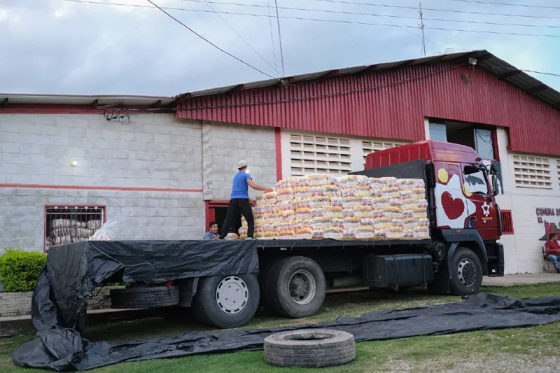 Comuna El Maizal distribue de la nourriture dans plusieurs états du pays