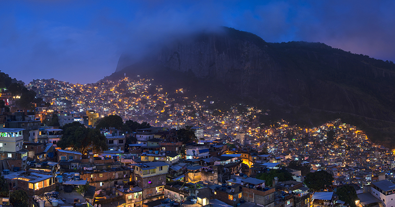 Dans un défi international, des étudiants proposent un terrain de jeu interactif pour générer de l’éclairage dans les favelas – Jornal da USP