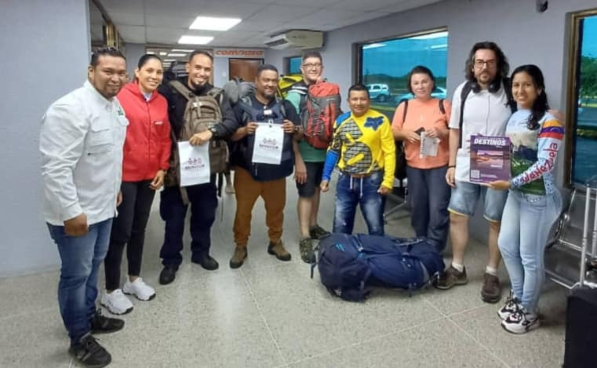 Des touristes russes et espagnols arrivent en Amazonas