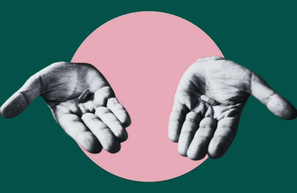 a imagem mostra uma colagem. Há duas mãos segurando uma pílula cada, uma é vermelha e a outa é azul. a imagem faz referência ao termo redpill.