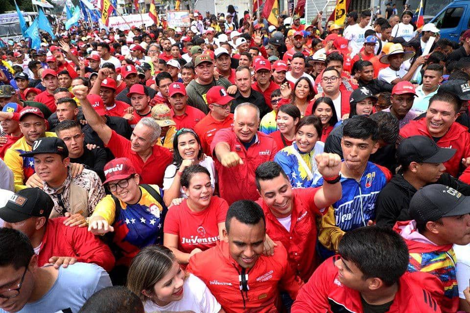 Cabello: Les cadres révolutionnaires doivent collaborer à la formation de la jeunesse