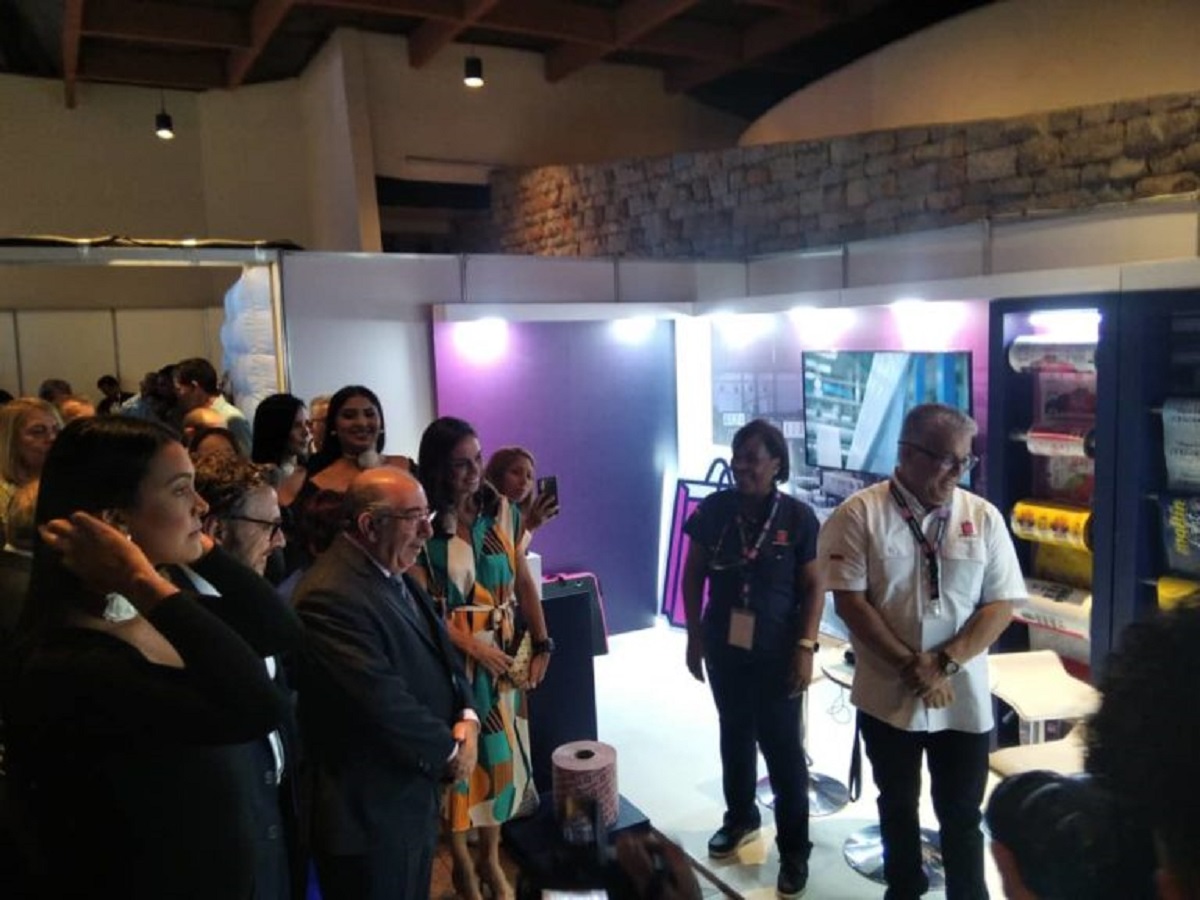 Des entreprises exposent leurs services à la Foire Internationale du Pain d'Aragua