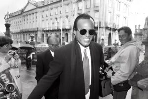 Julio Iglesias est accusé par une douzaine d&rsquo;anciens salariés