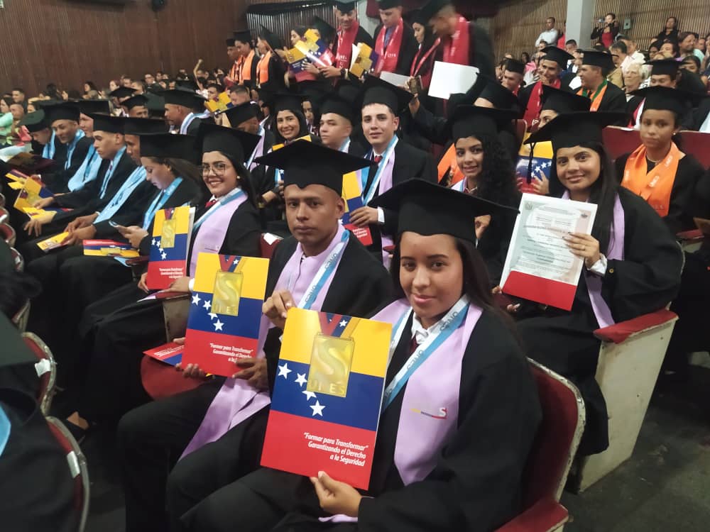 171 nouveaux professionnels de la sécurité diplômés d'Unes Trujillo
