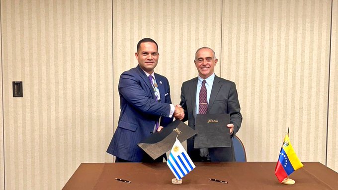 Accords signés pour des vols vers l'Uruguay et le Costa Rica