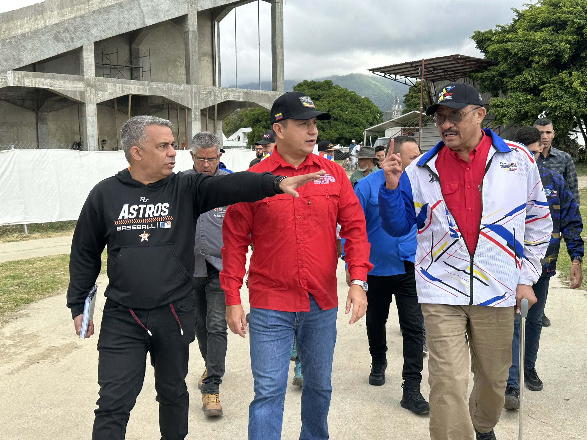 Ils supervisent les espaces de La Carlota pour l'Expo Transporte 2023