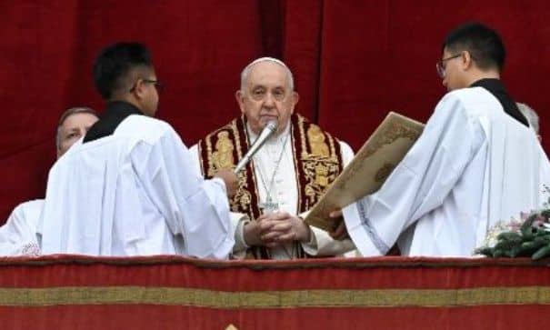 Le pape appelle à la fin des attaques contre Gaza lors de la bénédiction de Noël