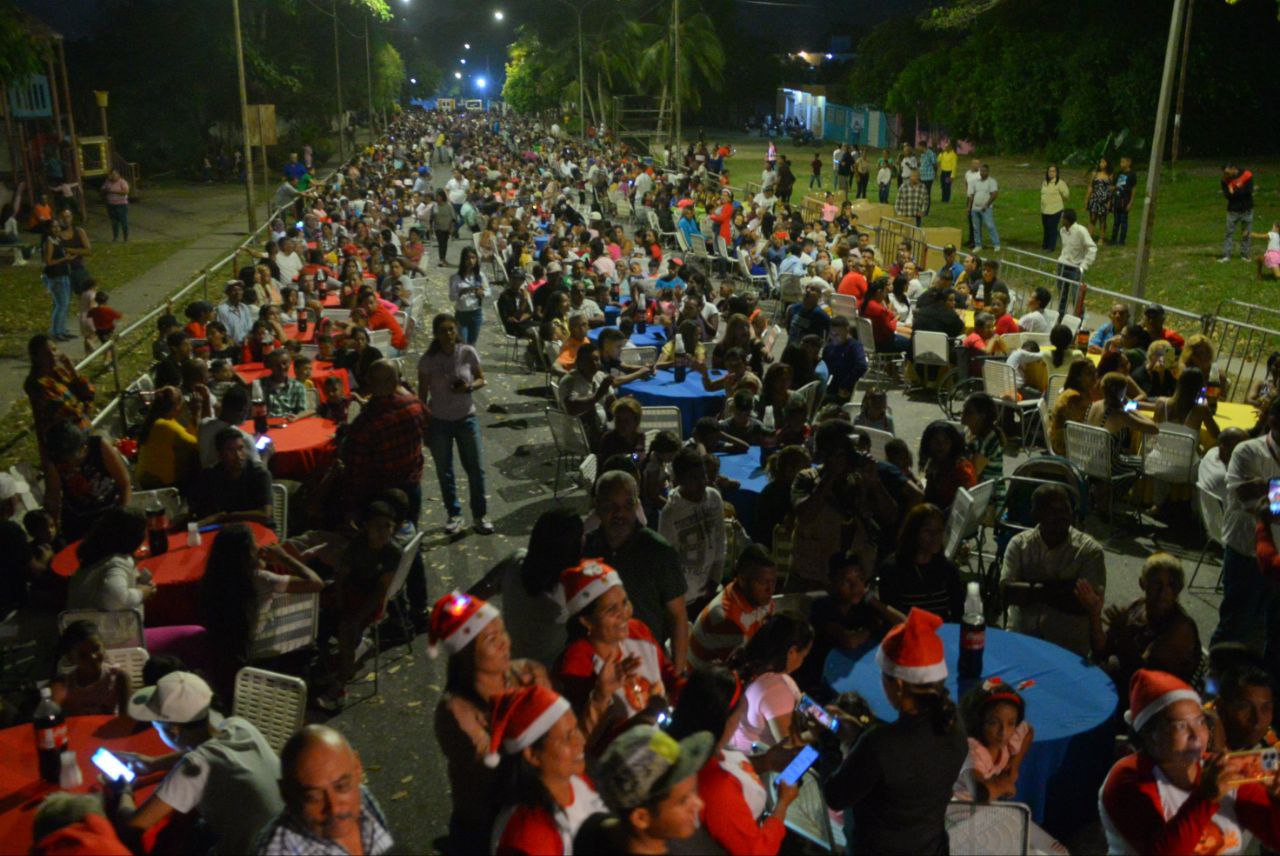 Les Yaracuyans ont célébré Noël avec le plus grand dîner du monde