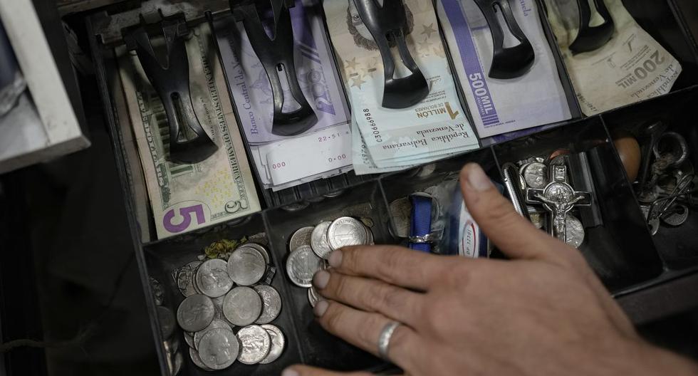 Les restrictions de crédit et l’inflation élevée poussent les Vénézuéliens à acheter en plusieurs fois