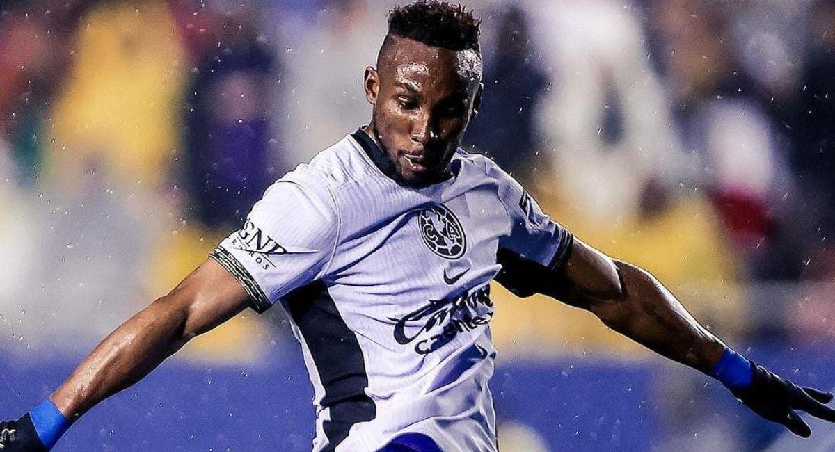 Quiñonez a été une figure de l'América de México, marquant un doublé contre Barcelone