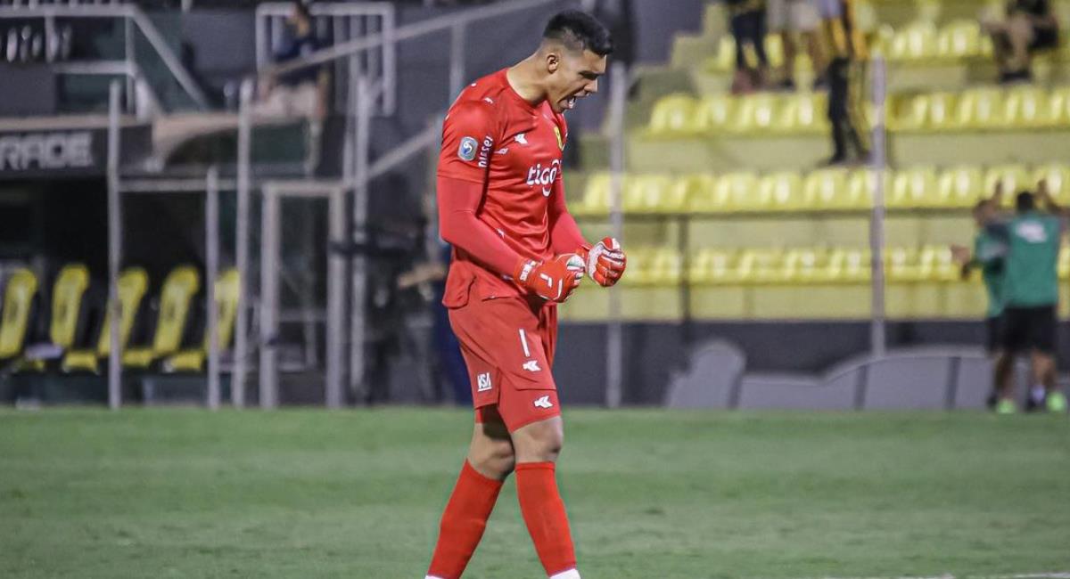 Devis Vásquez acaba de salir del Sheffield Wednesday. Su pase pertenece al AC Milan. Foto: Instagram Devis Vásquez