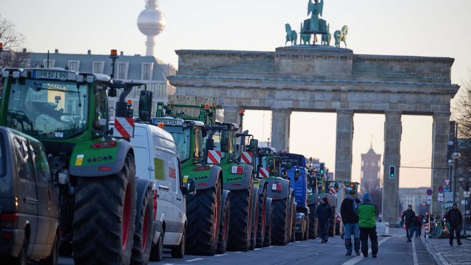 Des milliers d’agriculteurs allemands protestent contre la réduction des subventions