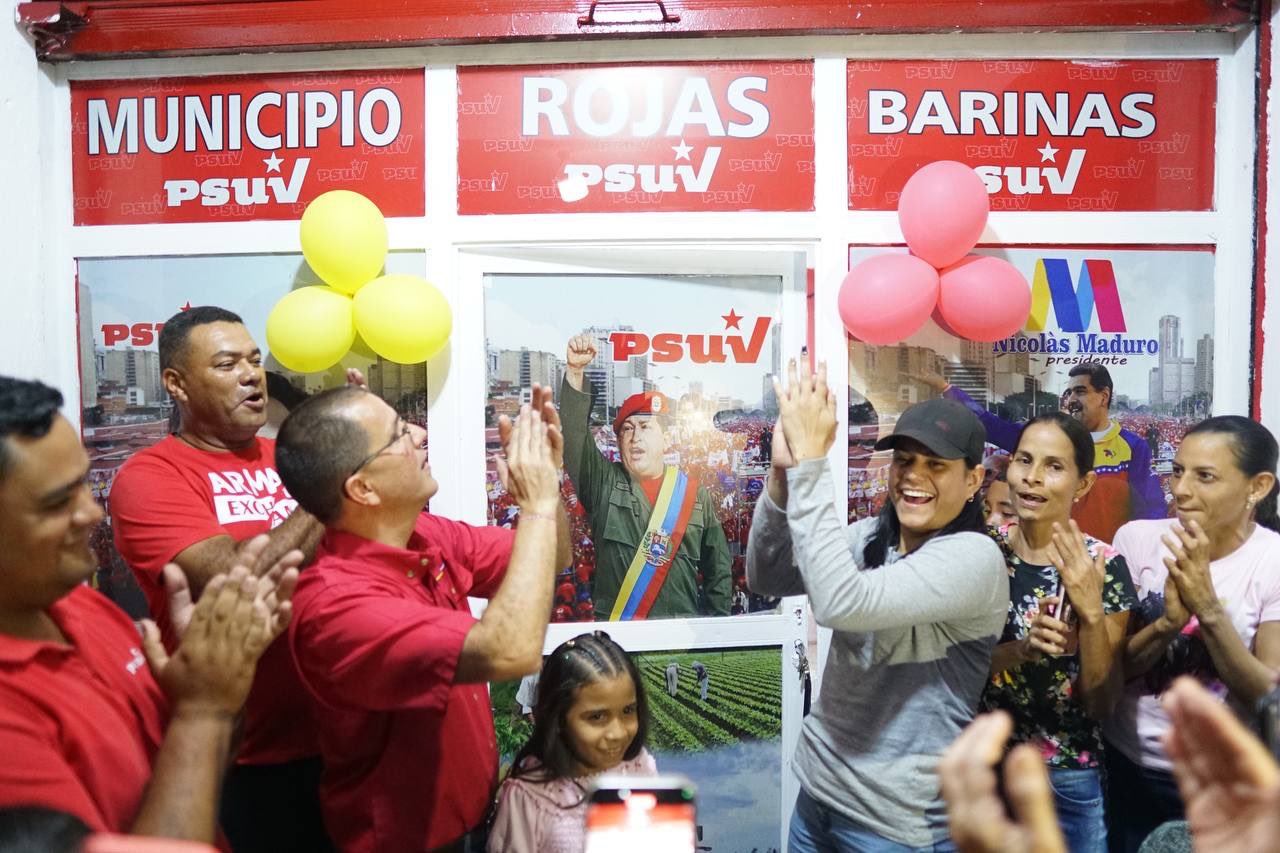 La Maison du Peuple inaugurée et rend hommage aux enseignants de Barinas