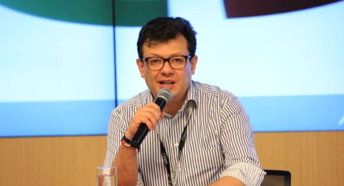 Hollman Morris es denunciado ante la Procuraduría por acoso laboral. Foto: Twitter @HOLLMANMORRIS