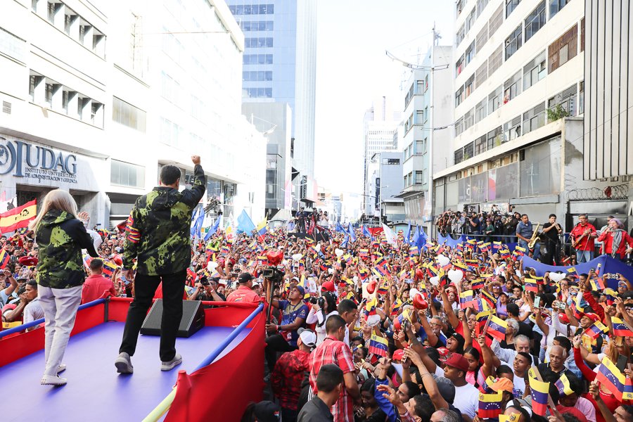 Maduro appelle à l'union avec les gouverneurs et les maires au service du peuple