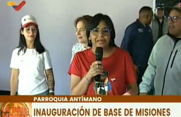 La base de mission nous a inauguré avec Maduro à Antimano