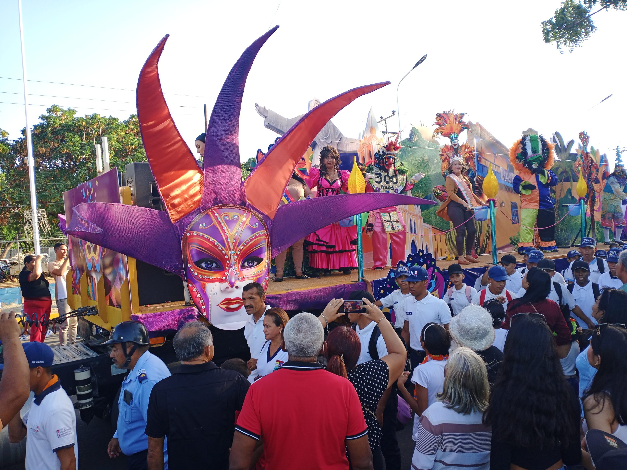 Le défilé du carnaval de Coro respire la créativité et l'enthousiasme