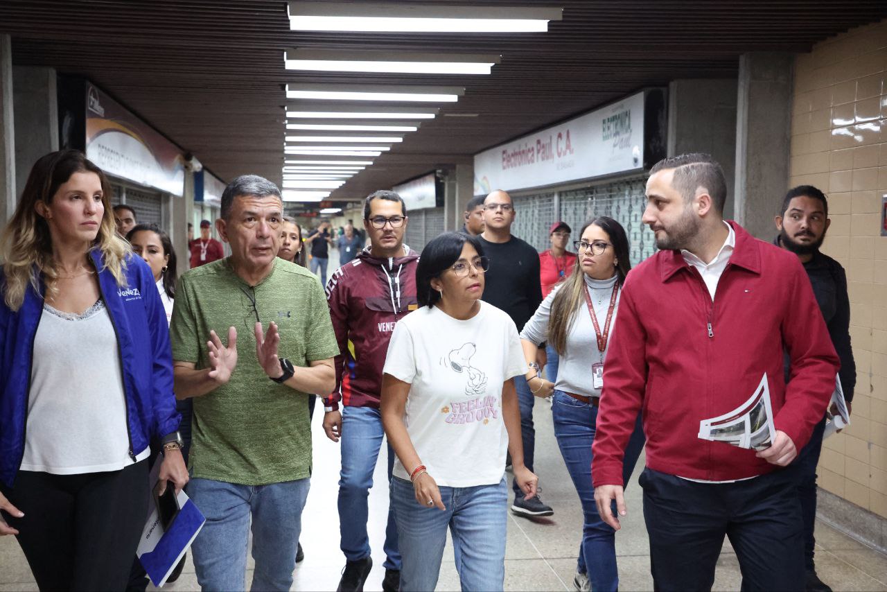 Le vice-président a supervisé les progrès de la réhabilitation de la gare de Chacaíto