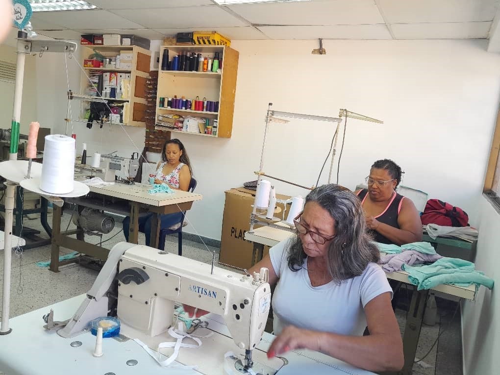 Les femmes de Mariche dirigent le projet textile Simón Bolívar