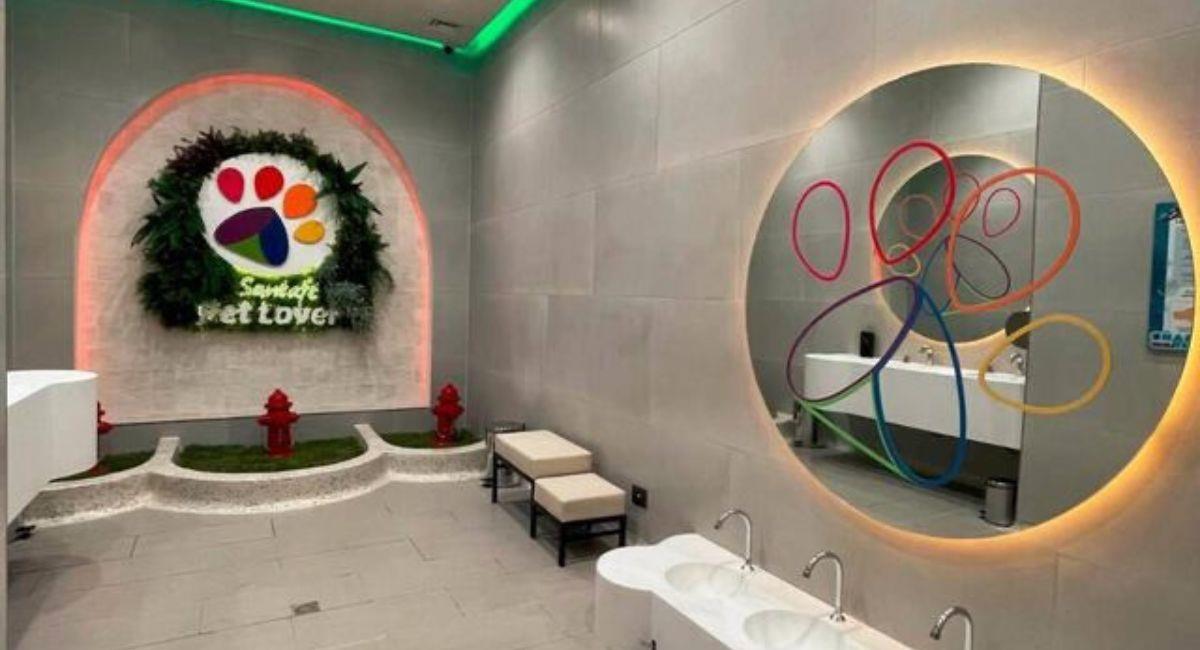 Así es el primer baño exclusivo para mascotas de Medellín: está en un centro comercial. Foto: Centro Comercial Santafé