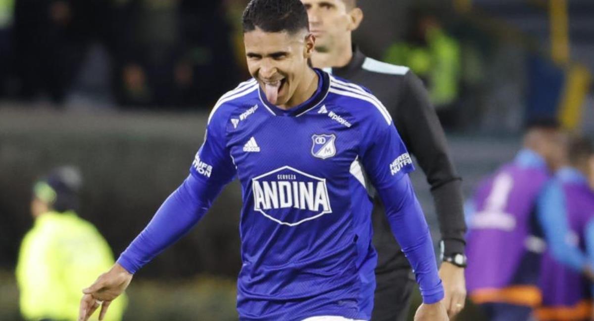 Daniel Cataño siembra ilusión en la hinchada embajadora. Foto: EFE