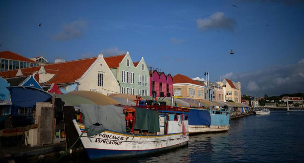 Le marché flottant emblématique de Curaçao renaît après la réouverture de la frontière avec le Venezuela