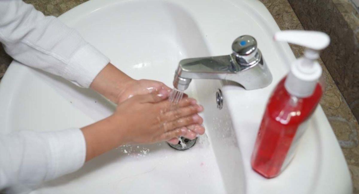 Bogotá mantiene las medidas de racionamiento de agua. Foto: Twitter