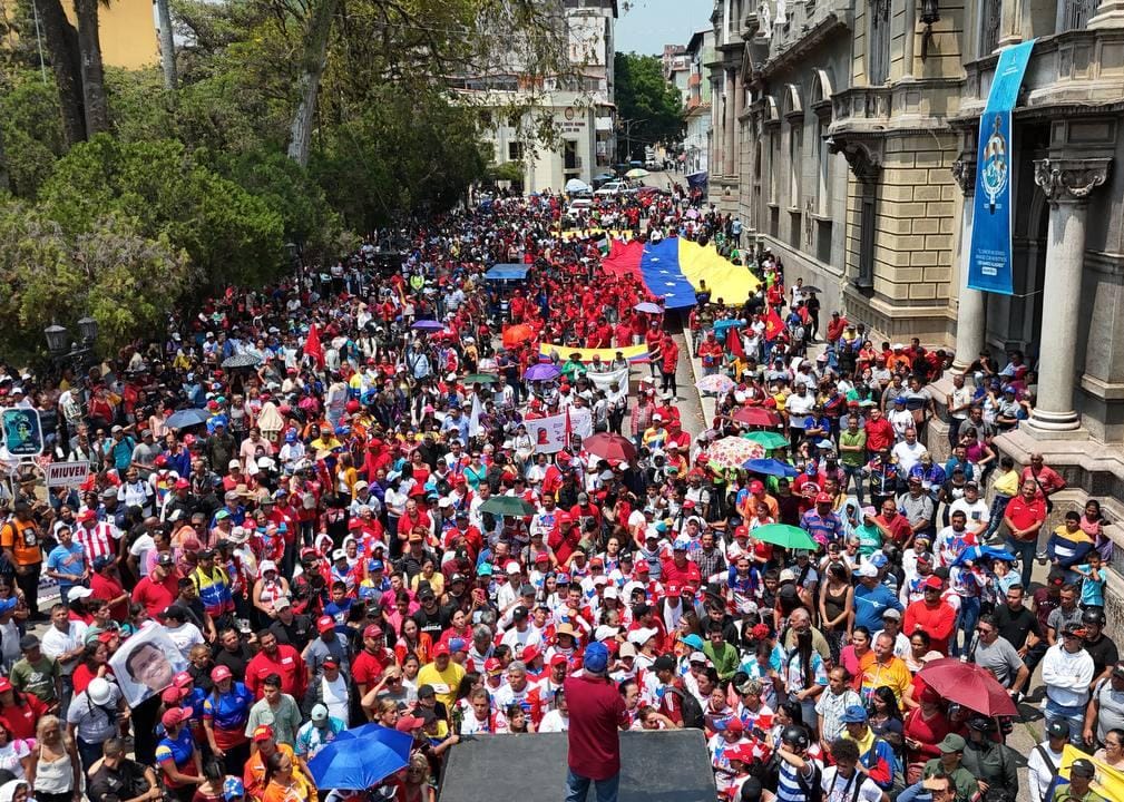 Les Merideños ont défilé pour commémorer la Journée nationale de la dignité