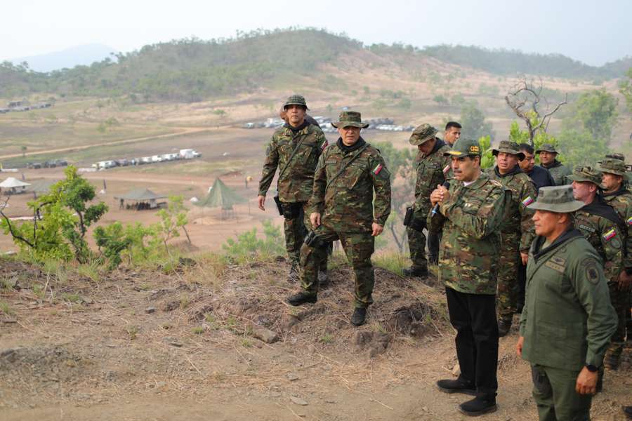 Maduro supervise le terrain de manœuvre « Essequibo is Ours »