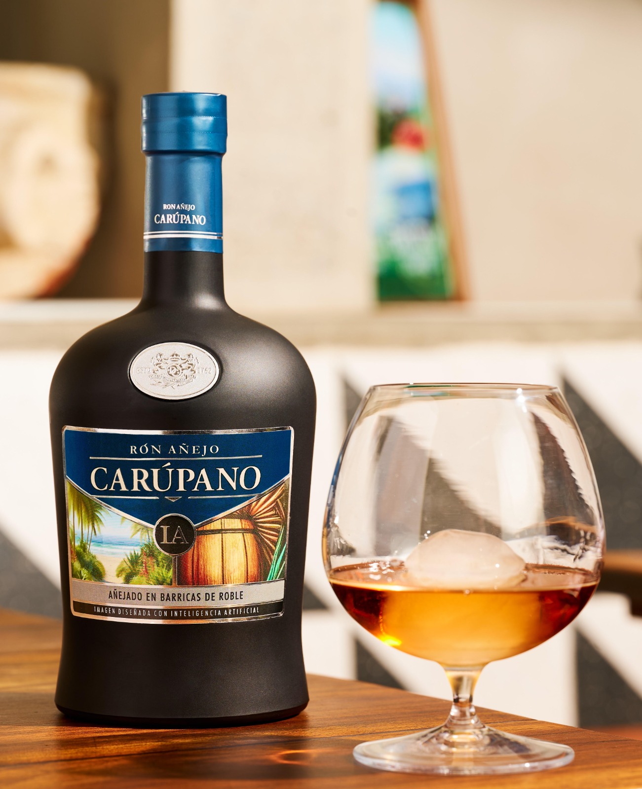 Ron Carúpano présente le design de sa nouvelle bouteille réalisée avec l'IA