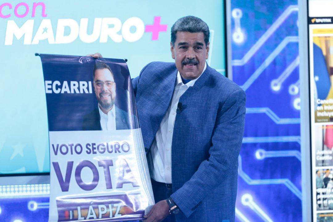 Maduro devant les affiches des candidats : « Pataruco descend dans la rue »