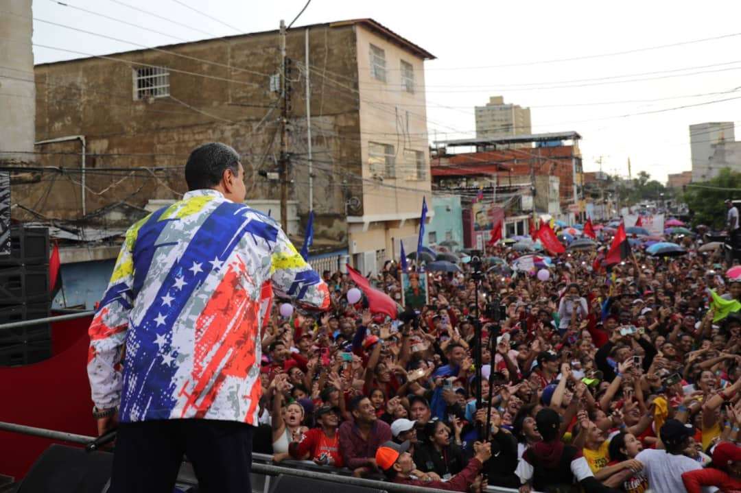 Mar de pueblo a accompagné Maduro dans la municipalité de Sotillo