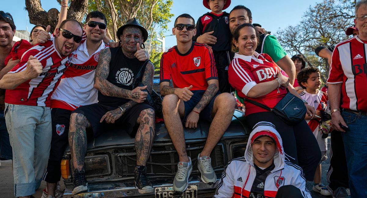 La afición de River Plate reconoce el trabajo goleador de Miguel Ángel Borja. Foto: Shutterstock