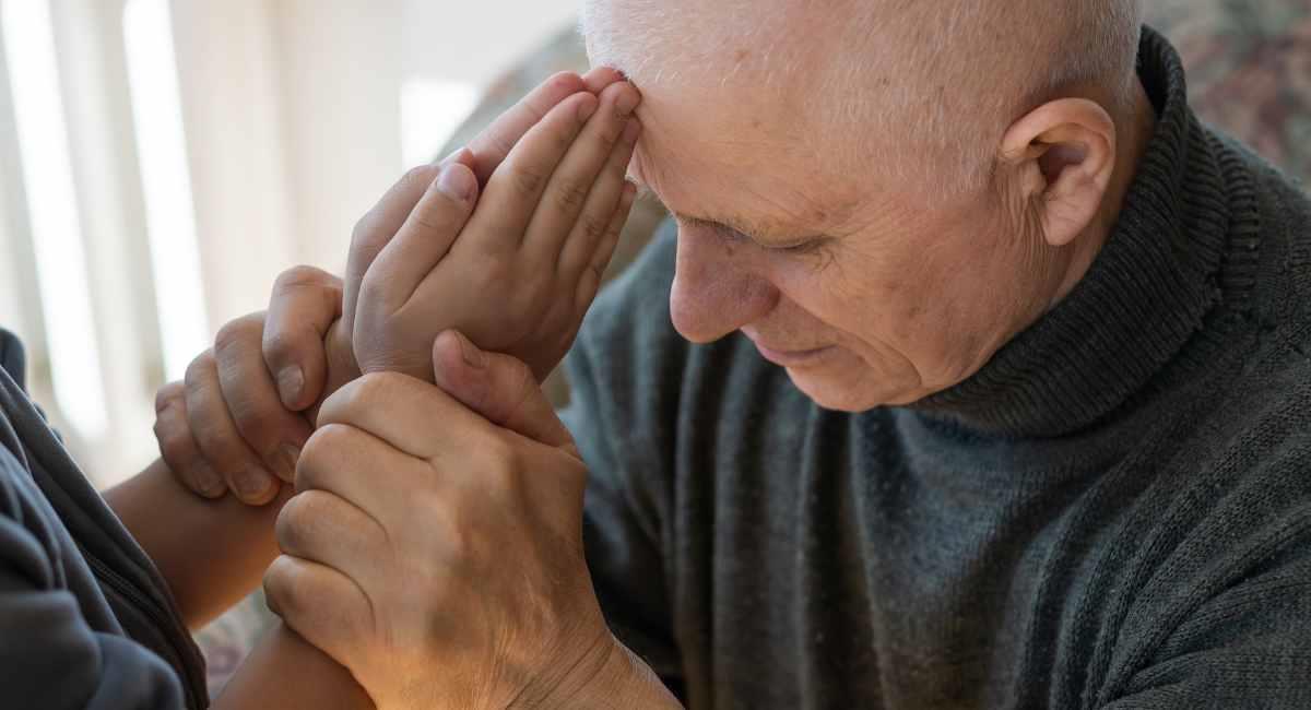 Poderosa oración por el bienestar de los nietos. Foto: Shutterstock