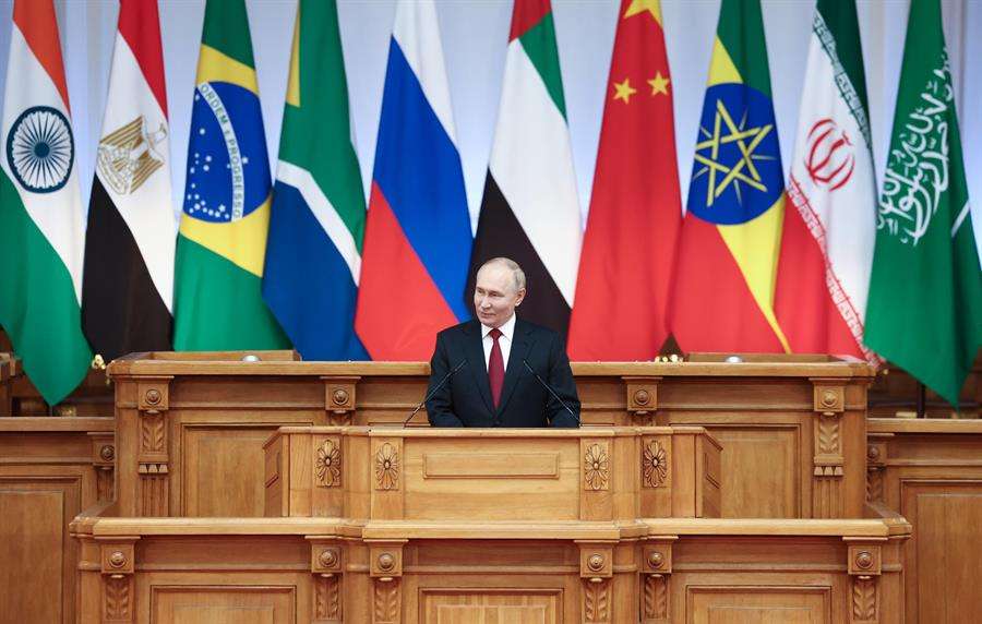 Vladimir Poutine met en avant le multipolarisme et la démocratie des Brics