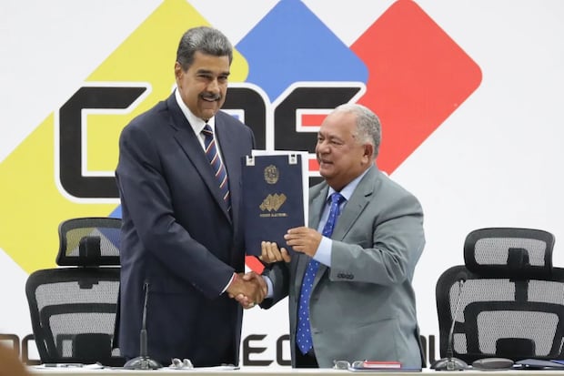 Le président du Venezuela, Nicolás Maduro (i), et le président du Conseil national électoral (CNE), Elvis Amoroso, sur une photo d'archives. Photo : EFE/ Ronald Peña R.