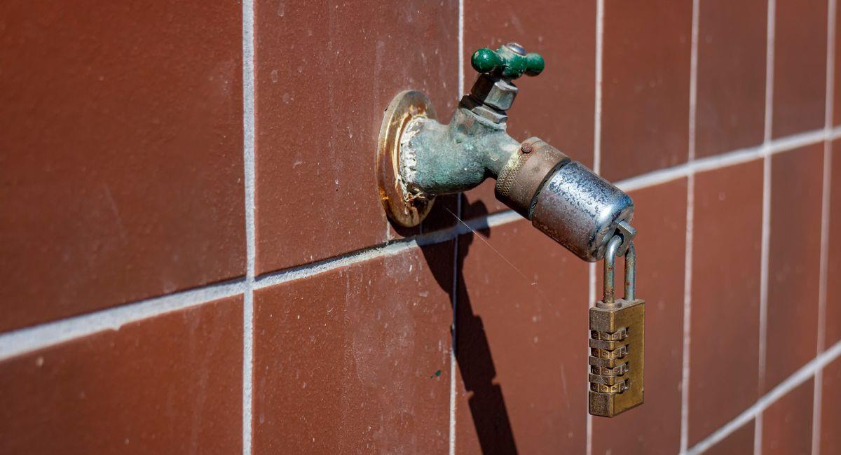 Acueducto confirma nueva con el nivel del agua en Bogotá. Foto: Shutterstock