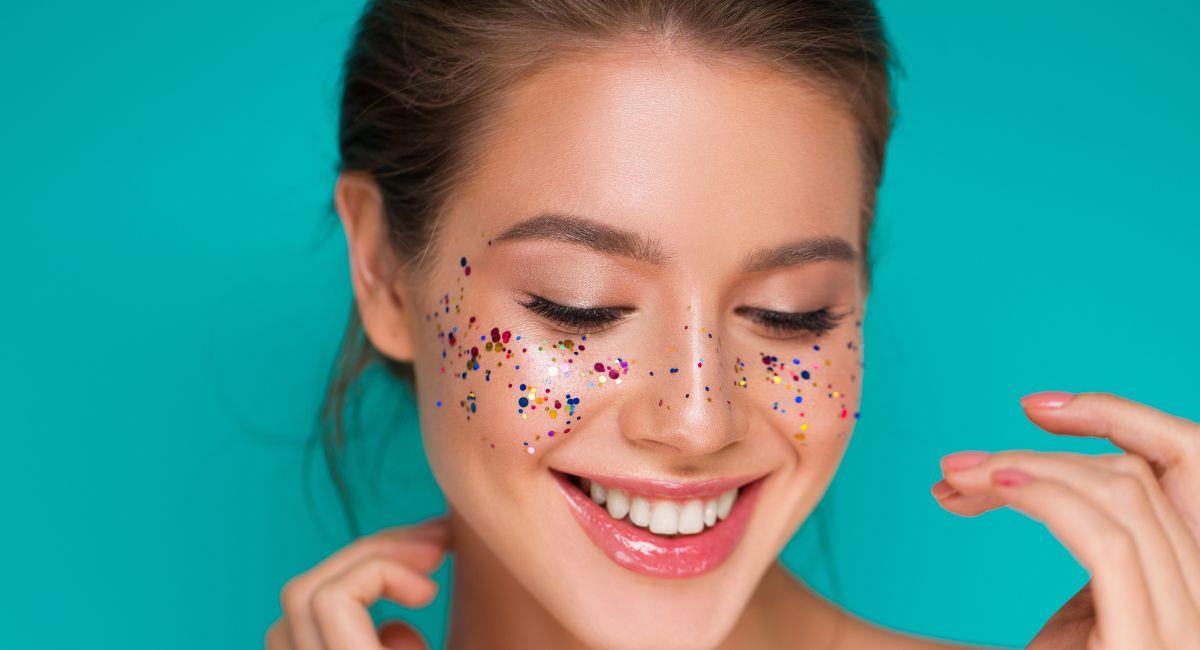 Qué es y por qué esta de moda el glow up. Foto: Shutterstock
